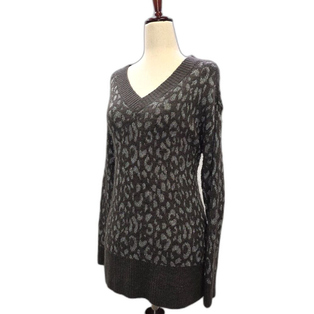 Nine West Metallic Leopard Print V-Neck Tunic Sweater Gray Silver M EUC - Picture 3 of 11